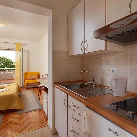 Nives Guest house *