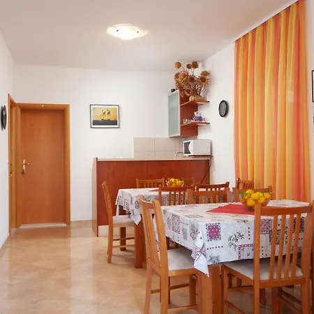 Nives Guest house Podgora