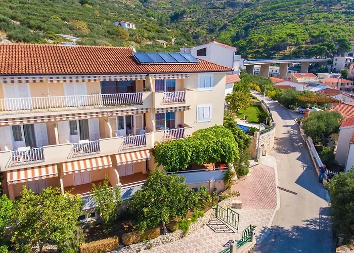 Pensionat Nives 3*